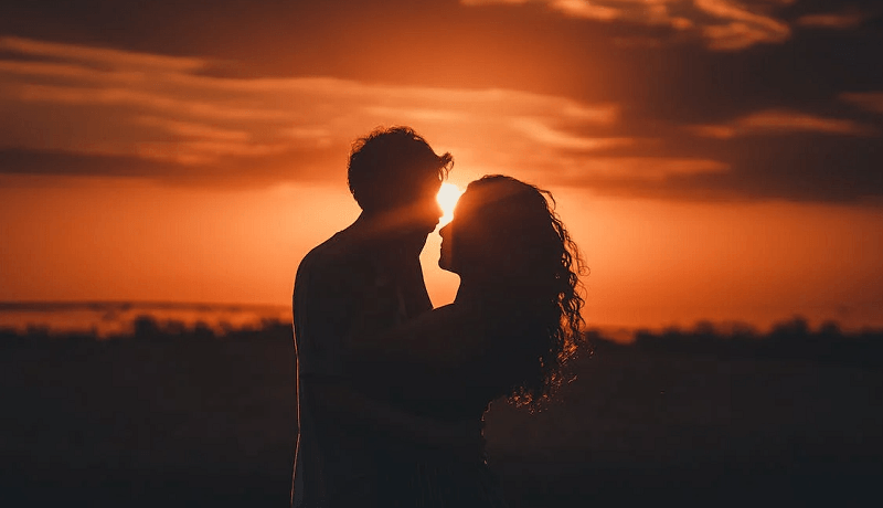 Modèles de SMS romantiques pour souhaiter une bonne soirée à une femme