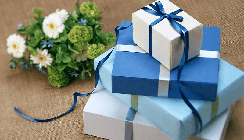 Exemples de messages pour accompagner un cadeau de mariage